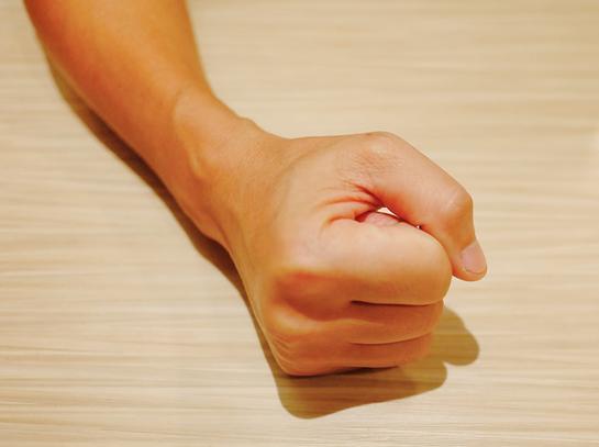 Ich setze Gewalt in meiner Beziehung ein